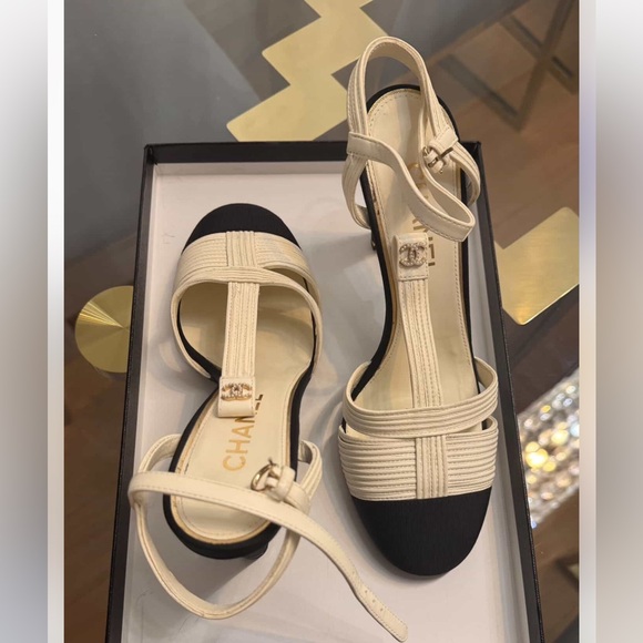 Chanel black and white CC heels, size 39. Excellent condition Women's Heels - Picture 6 of 10